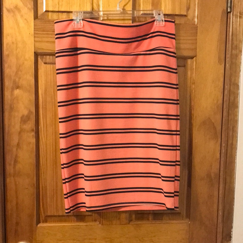 Ladies LuLaRoe Skirt.  Worn once…excellent condition.